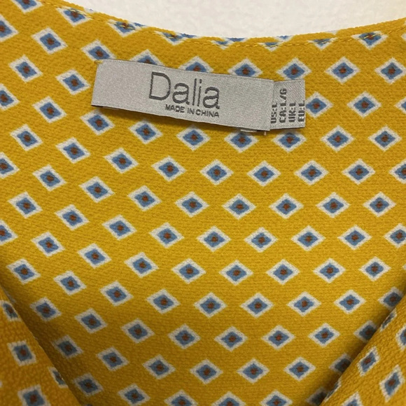 Dalia yellow with blue diamond light flowy Blouse short sleeve Large - Picture 7 of 13